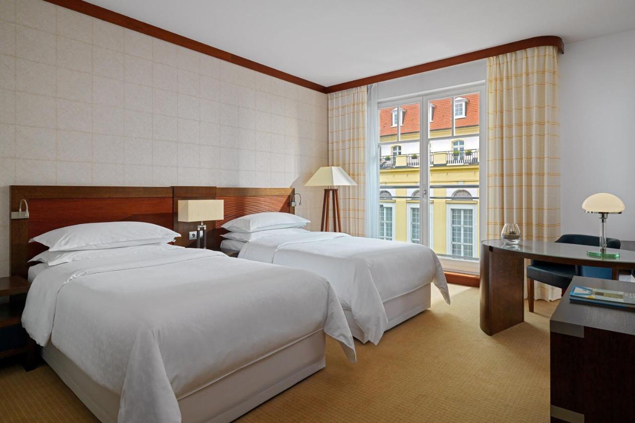 Deluxe Guest room 2 Twin or Single Beds Partial sea view